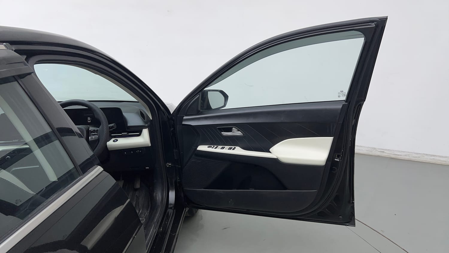 Used 2024 Hyundai Verna SX 1.5 Petrol MT Petrol Manual interior RIGHT FRONT DOOR OPEN VIEW