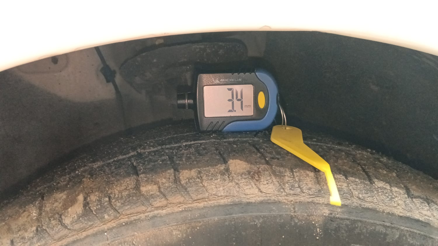Used 2021 Hyundai i20 Asta 1.2 IVT Petrol Automatic tyres RIGHT FRONT TYRE TREAD VIEW