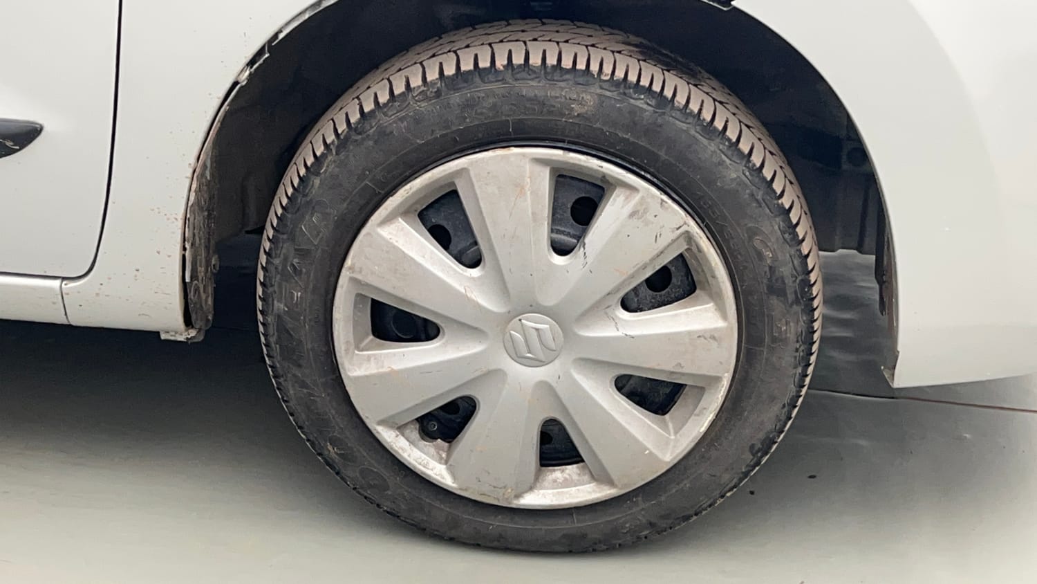 Used 2017 Maruti Suzuki Wagon R VXI Petrol Manual tyres RIGHT FRONT TYRE RIM VIEW