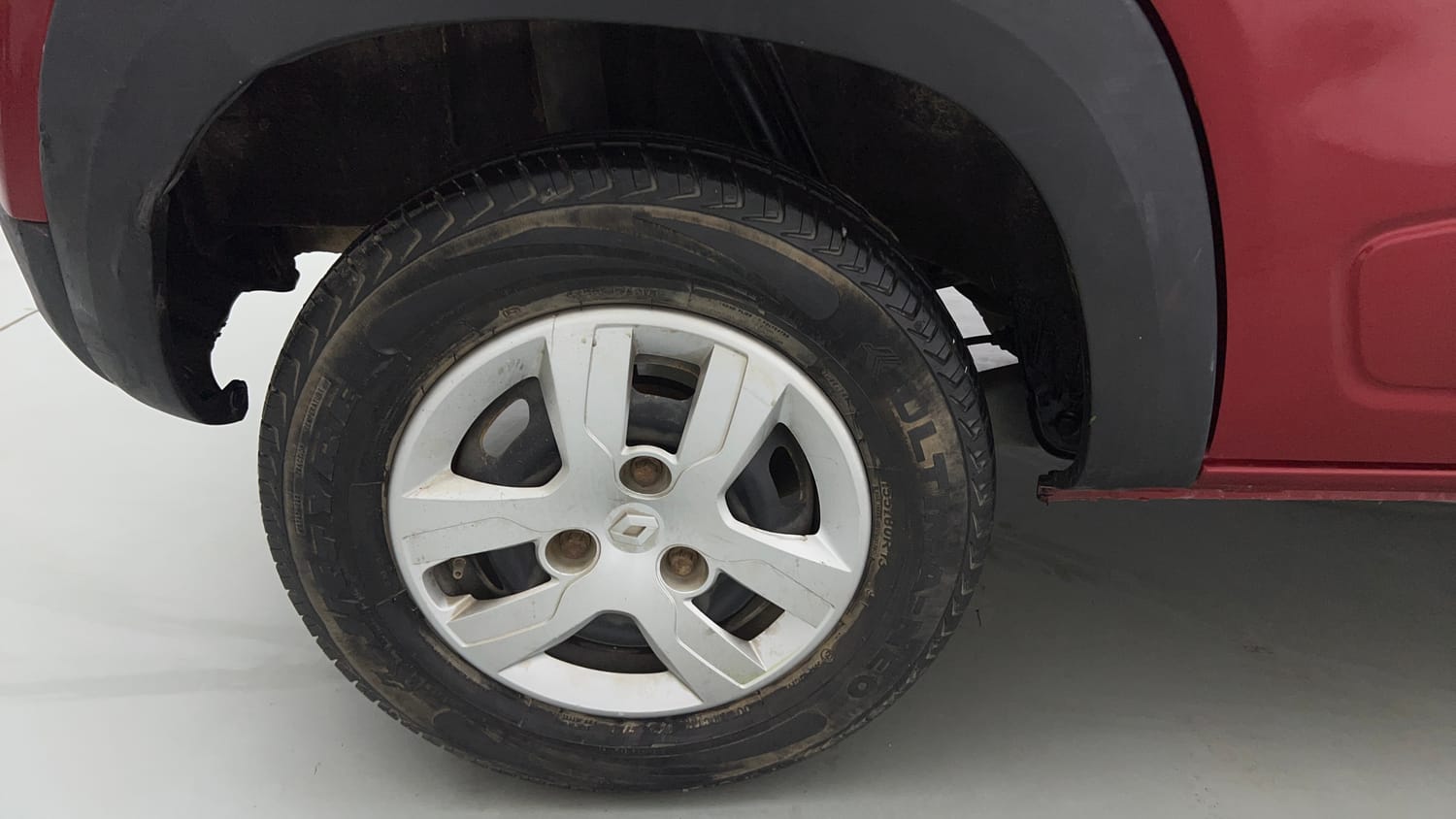 Used 2018 Renault Kwid 1.0 RXT Petrol Manual tyres RIGHT REAR TYRE RIM VIEW