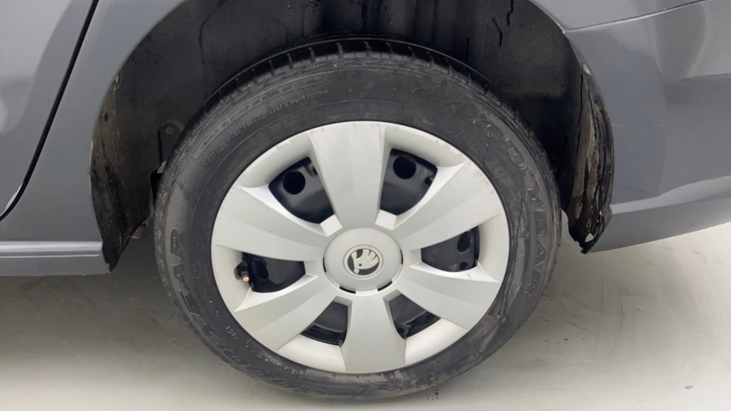 Used 2020 Skoda Rapid Active 1.0 TSI MT Petrol Manual tyres LEFT REAR TYRE RIM VIEW
