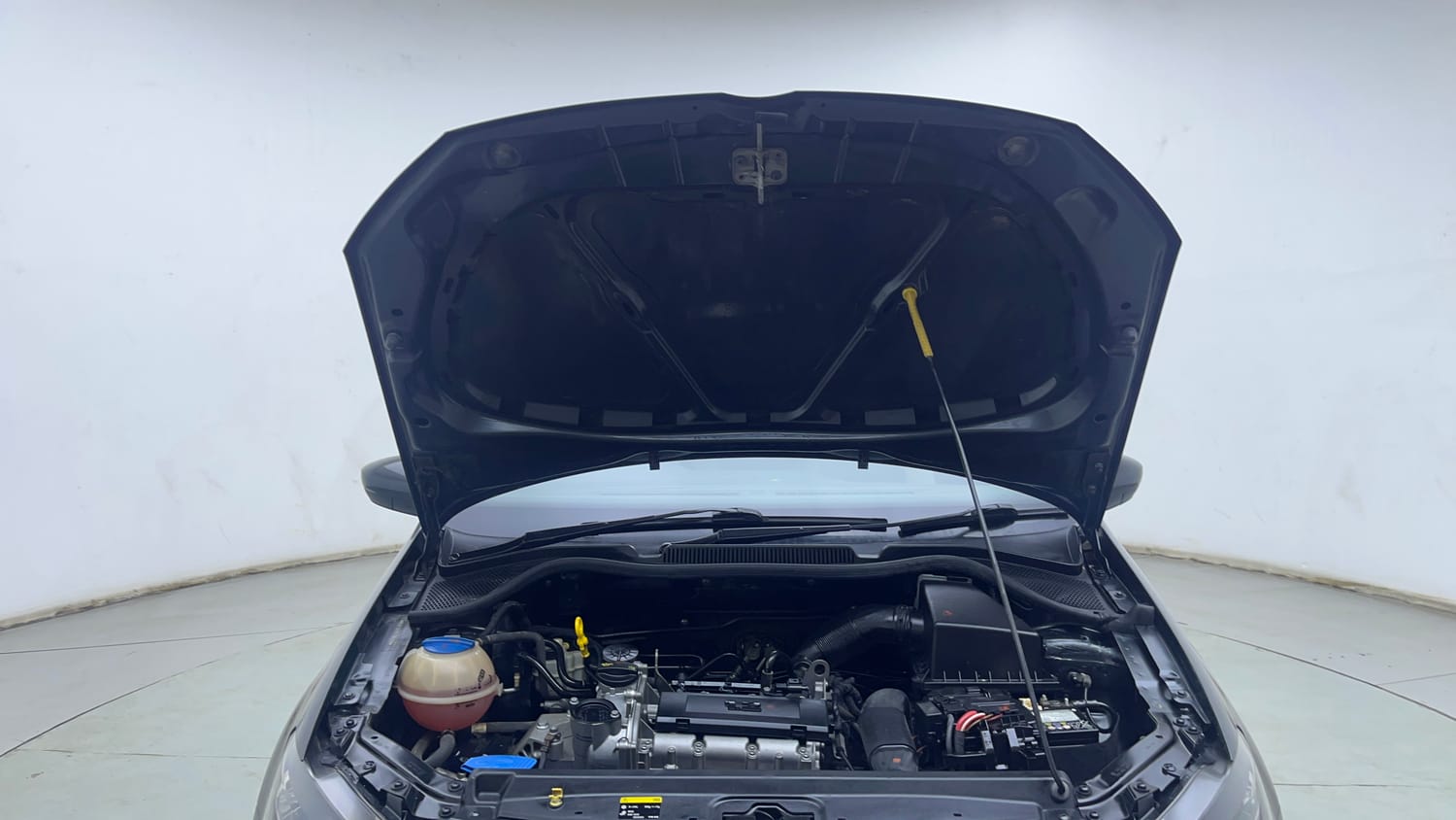 Used 2016 Volkswagen Polo Comfortline 1.2L (P) Petrol Manual engine ENGINE & BONNET OPEN FRONT VIEW