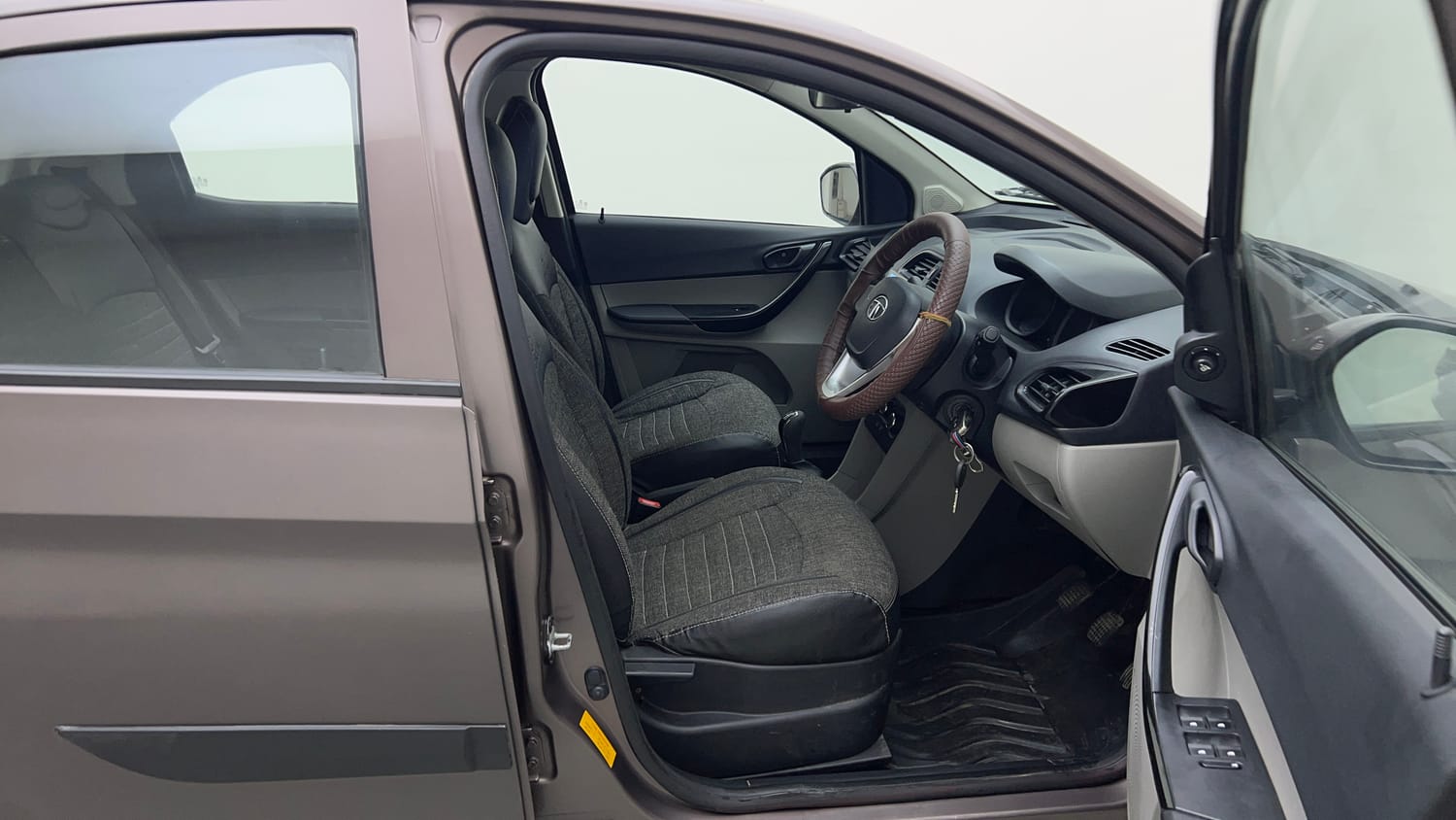 Used 2017 Tata Tiago Revotron XT Petrol Manual interior RIGHT SIDE FRONT DOOR CABIN VIEW