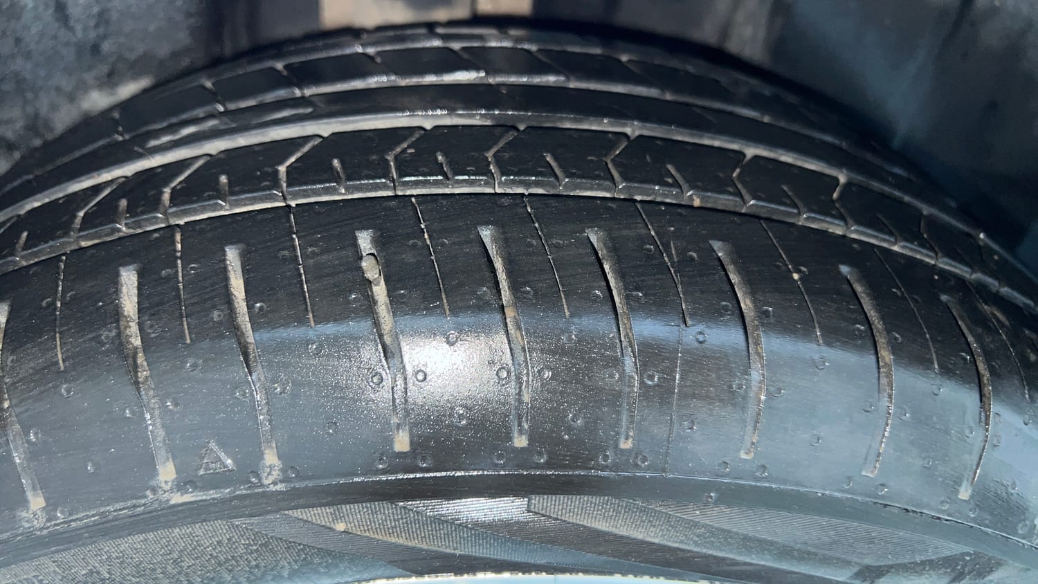 Used 2022 Skoda Slavia Ambition 1.0L TSI AT Petrol Automatic tyres RIGHT REAR TYRE TREAD VIEW