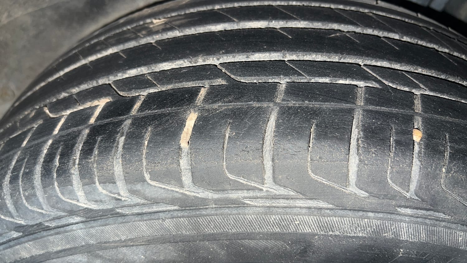 Used 2020 Tata Nexon XZ Plus Petrol Manual tyres LEFT REAR TYRE TREAD VIEW