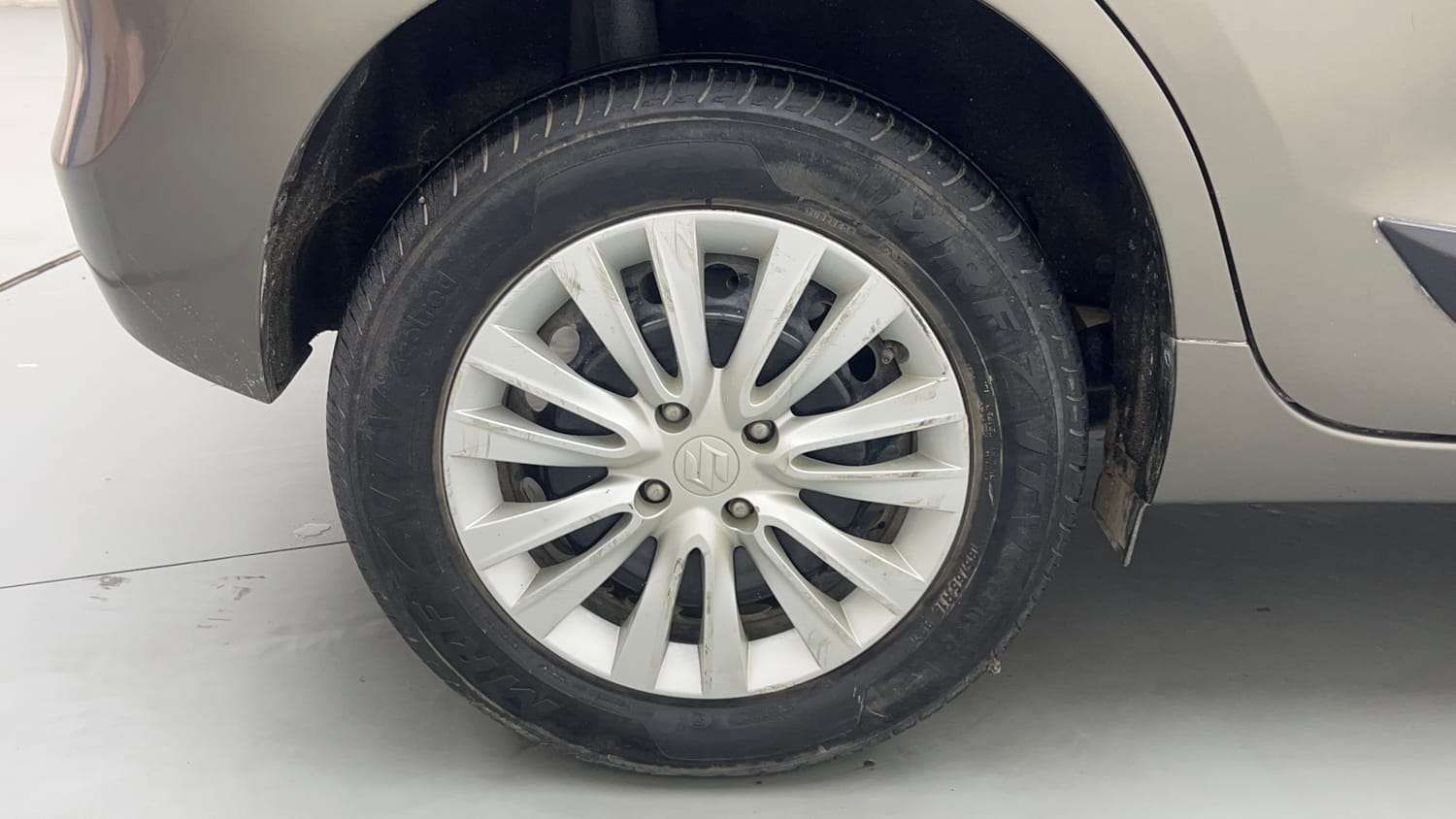 Used 2020 Maruti Suzuki Baleno Delta Petrol Manual tyres RIGHT REAR TYRE RIM VIEW