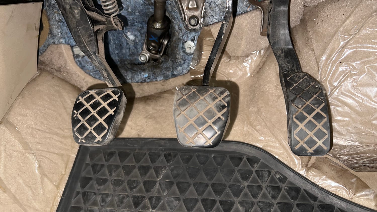Used 2014 Volkswagen Vento Highline Petrol Petrol Manual interior PEDALS VIEW