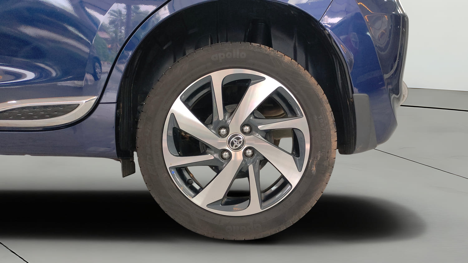 Used 2025 Toyota Glanza V Petrol Manual tyres LEFT REAR TYRE RIM VIEW