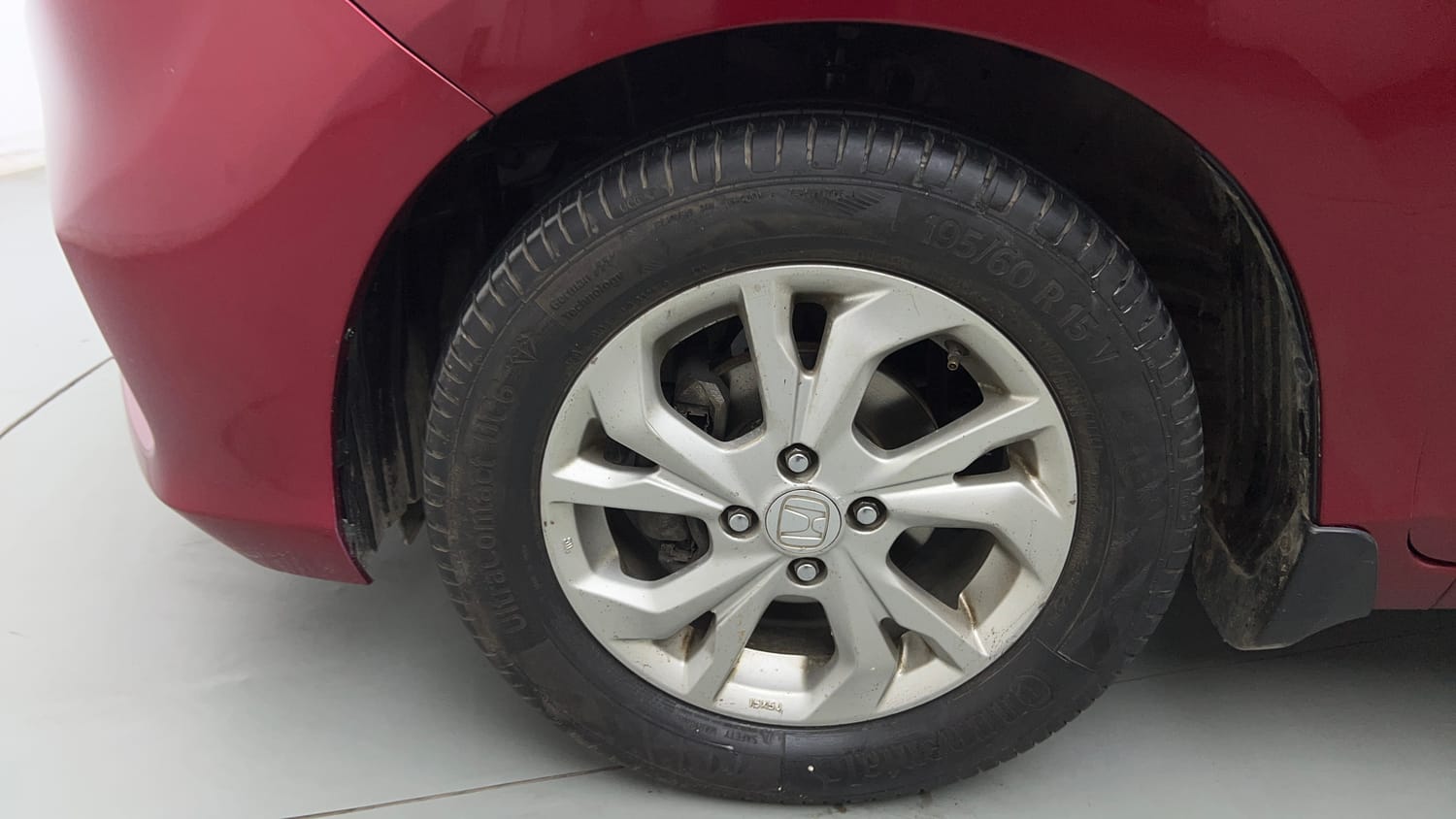 Used 2018 Honda Amaze 1.2 V CVT Petrol Petrol Automatic tyres LEFT FRONT TYRE RIM VIEW
