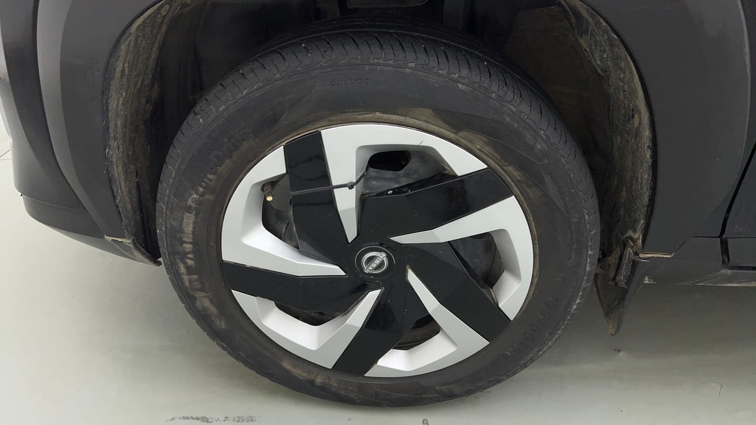 Used 2023 Nissan Magnite Geza Edition Petrol Manual tyres LEFT FRONT TYRE RIM VIEW