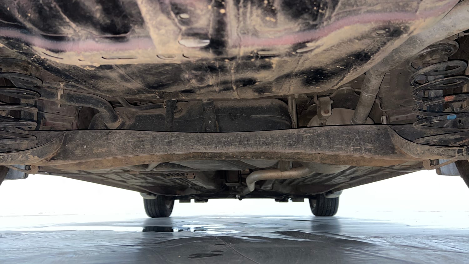 Used 2018 Honda Amaze 1.2 V CVT Petrol Petrol Automatic extra REAR UNDERBODY VIEW (TAKEN FROM REAR)