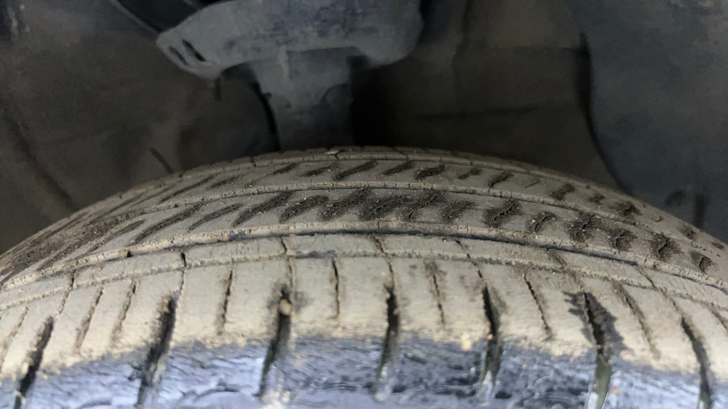Used 2023 Hyundai Aura SX 1.2 CNG Cng Manual tyres RIGHT FRONT TYRE TREAD VIEW