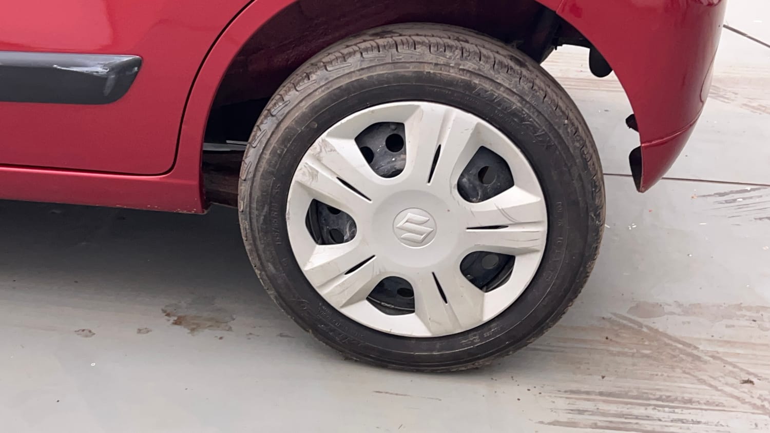 Used 2014 Maruti Suzuki Wagon R VXI Petrol Manual tyres LEFT REAR TYRE RIM VIEW