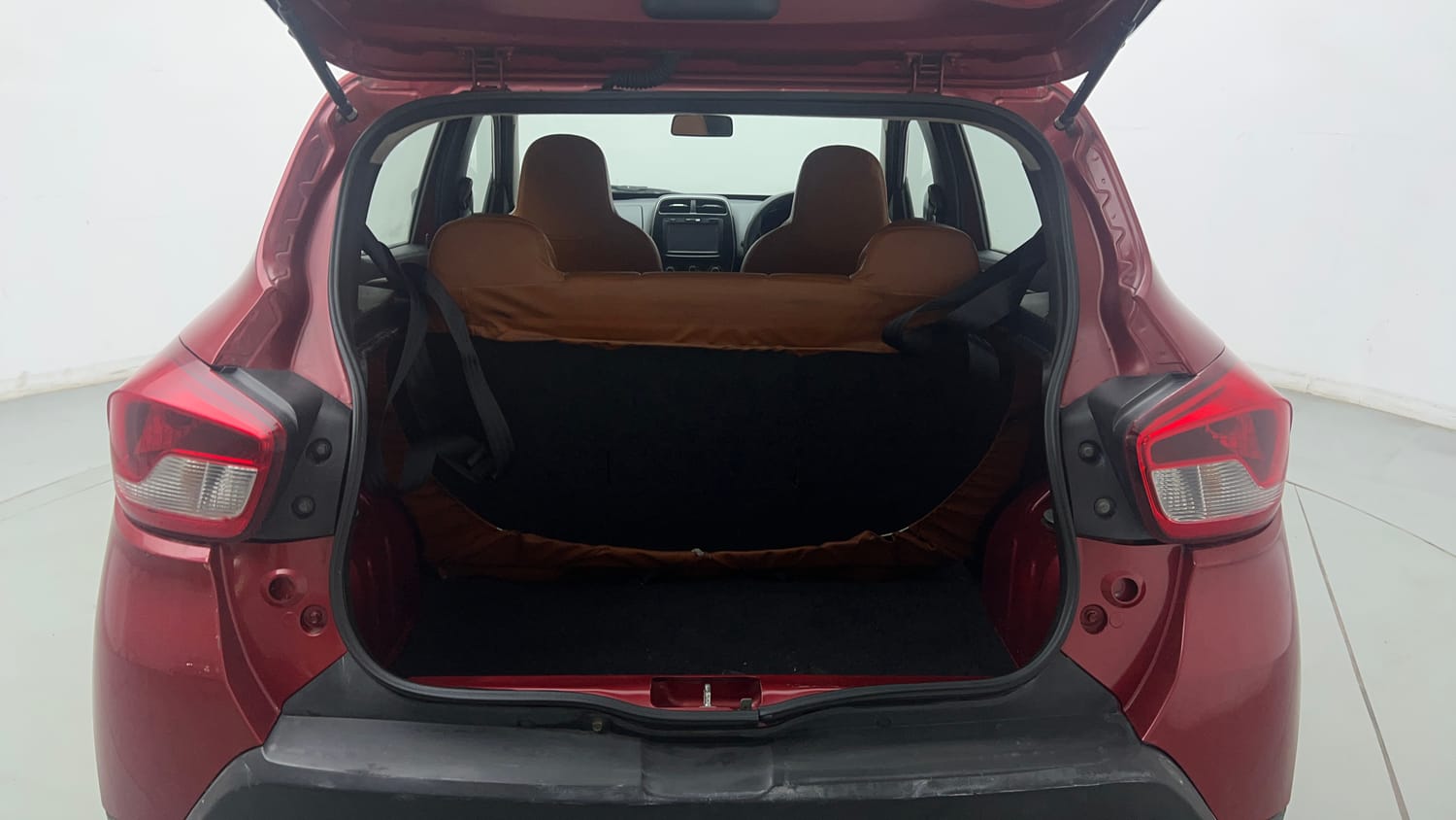 Used 2018 Renault Kwid 1.0 RXT Petrol Manual interior DICKY INSIDE VIEW