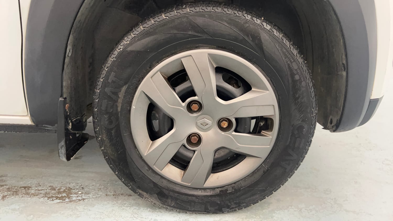 Used 2017 Renault Kwid 1.0 RXL Petrol Manual tyres RIGHT FRONT TYRE RIM VIEW