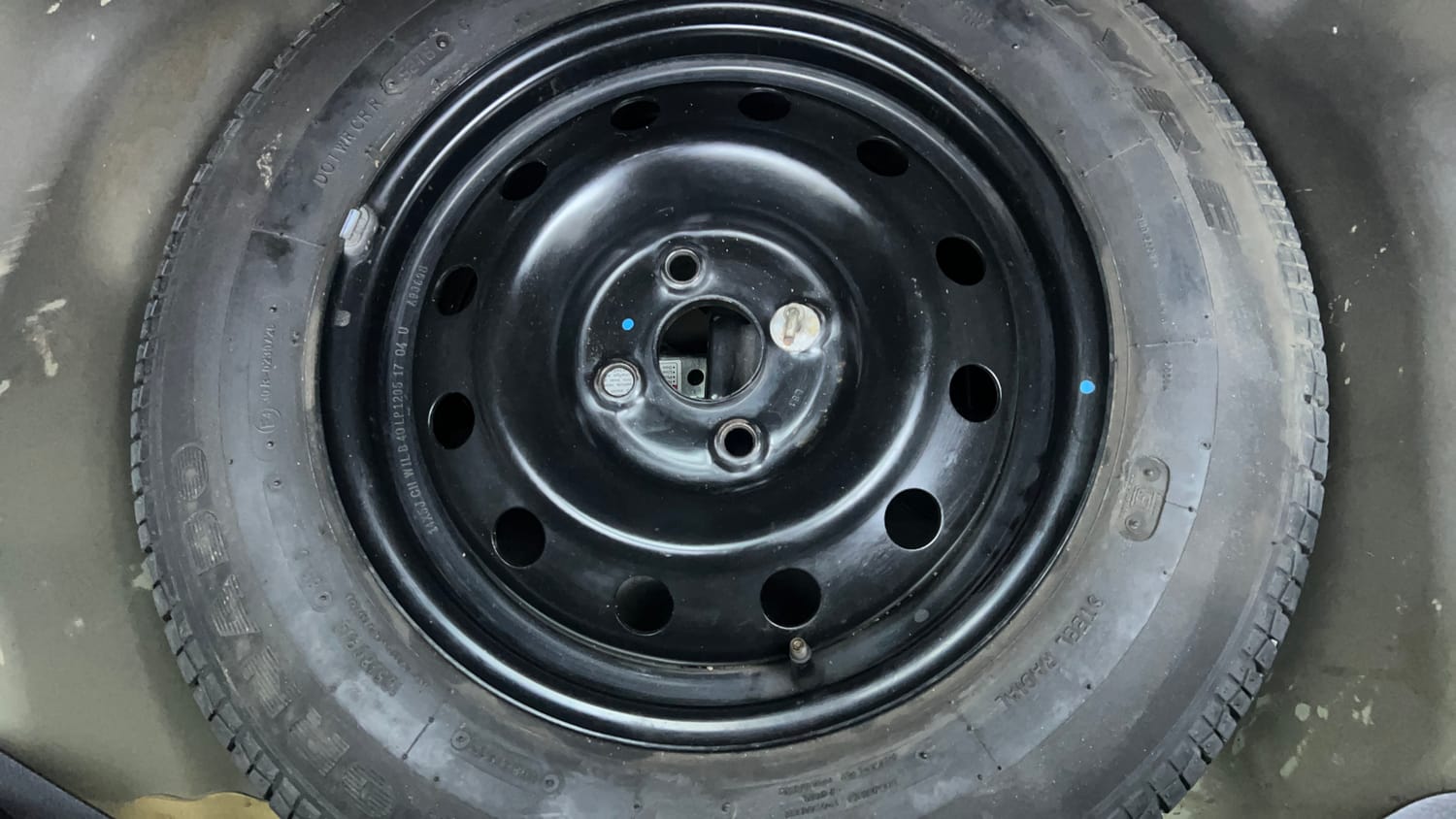 Used 2017 Maruti Suzuki Swift VXi Petrol Manual tyres SPARE TYRE VIEW