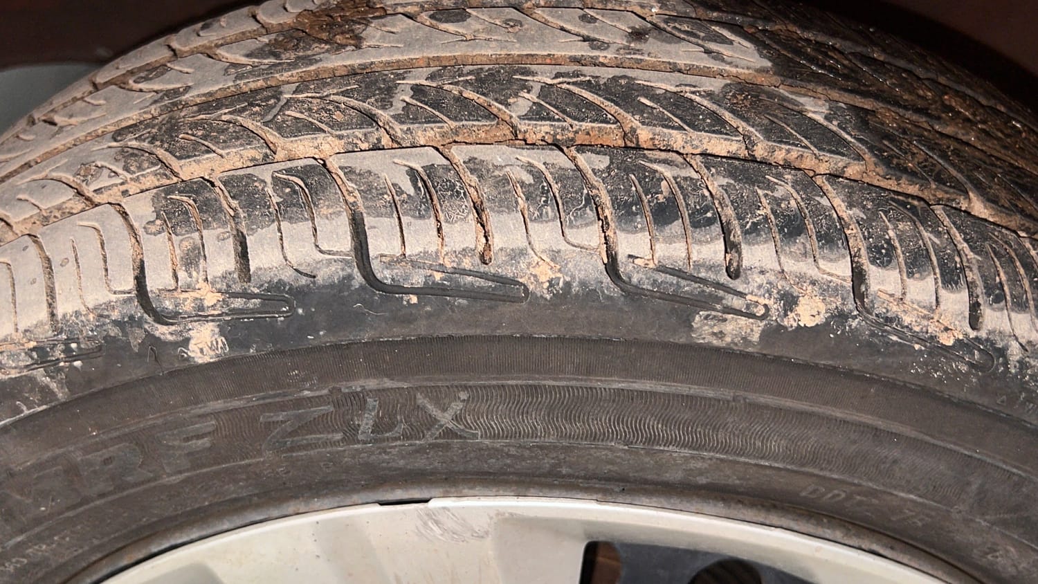 Used 2014 Maruti Suzuki Wagon R VXI Petrol Manual tyres LEFT FRONT TYRE TREAD VIEW