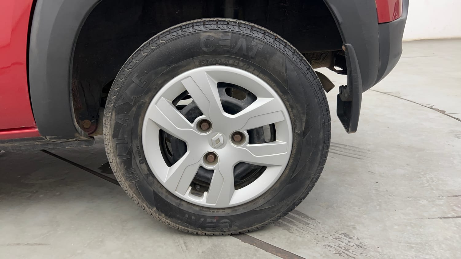 Used 2019 Renault Kwid RXT (O) 1.0 SCE Edition Petrol Manual tyres LEFT REAR TYRE RIM VIEW