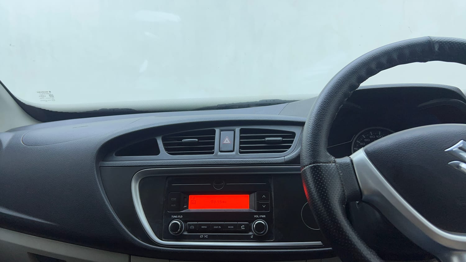 Used 2019 Maruti Suzuki Alto 800 VXi Petrol Manual top_features Integrated (in-dash) music system
