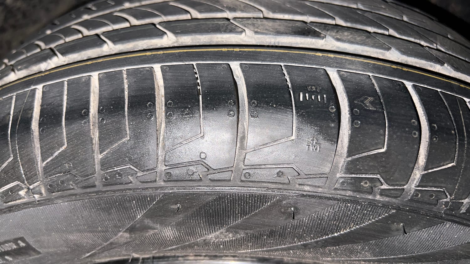Used 2018 Tata Nexon XZA Plus Diesel Diesel Automatic tyres RIGHT FRONT TYRE TREAD VIEW
