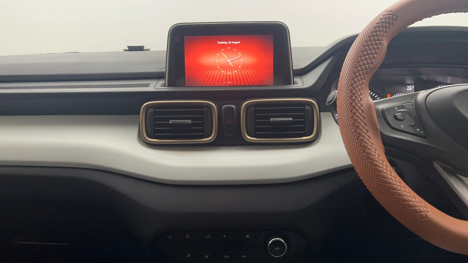 Used 2023 Tata Punch Accomplished MT Petrol Manual interior MUSIC SYSTEM & AC CONTROL VIEW