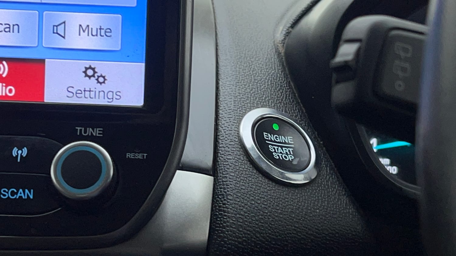 Used 2019 Ford EcoSport Titanium 1.5L Ti-VCT Petrol Manual top_features Keyless start