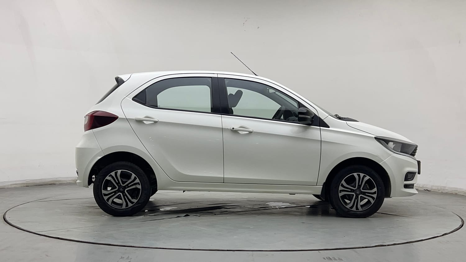 Used 2024 Tata Tiago XTA iCNG Cng Automatic exterior RIGHT SIDE VIEW