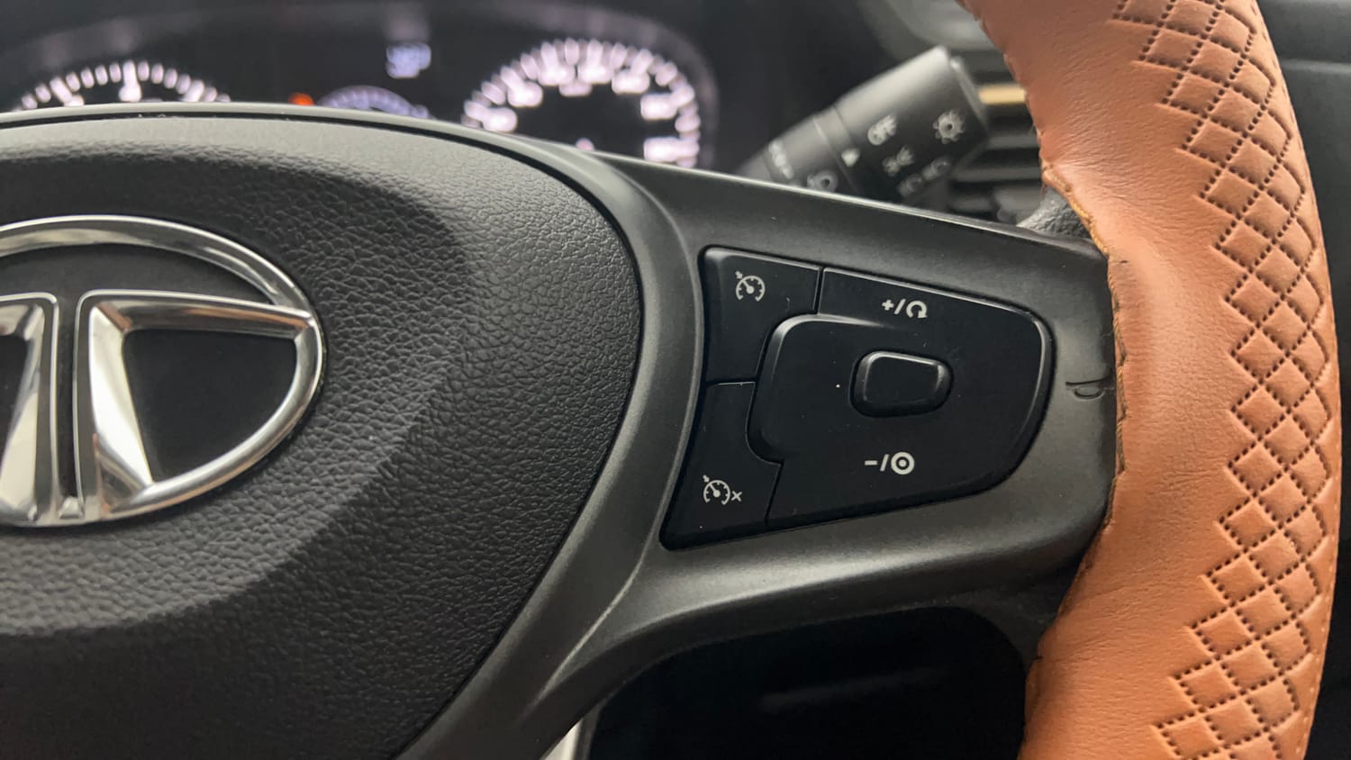 Used 2023 Tata Punch Accomplished MT Petrol Manual top_features Cruise control