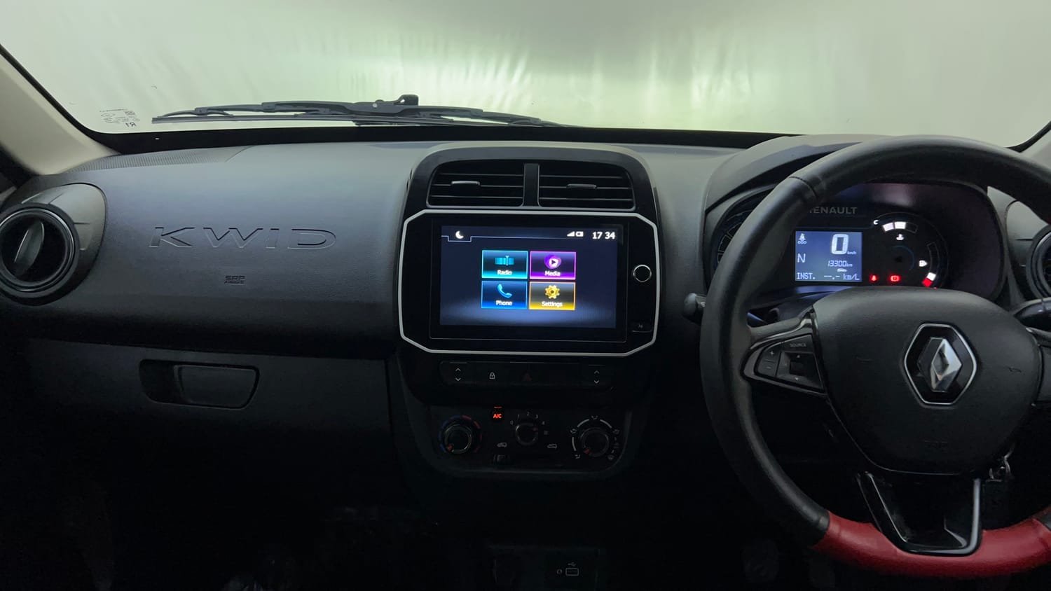Used 2024 Renault Kwid CLIMBER 1.0 AMT Dual Tone Petrol Automatic interior MUSIC SYSTEM & AC CONTROL VIEW