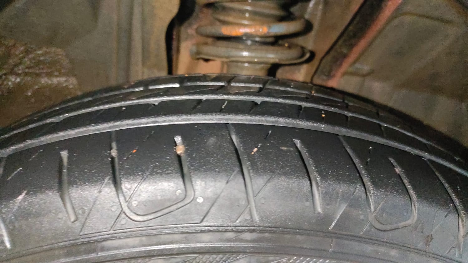 Used 2022 Nissan Magnite XV Premium Turbo CVT Dual Tone Petrol Automatic tyres RIGHT FRONT TYRE TREAD VIEW