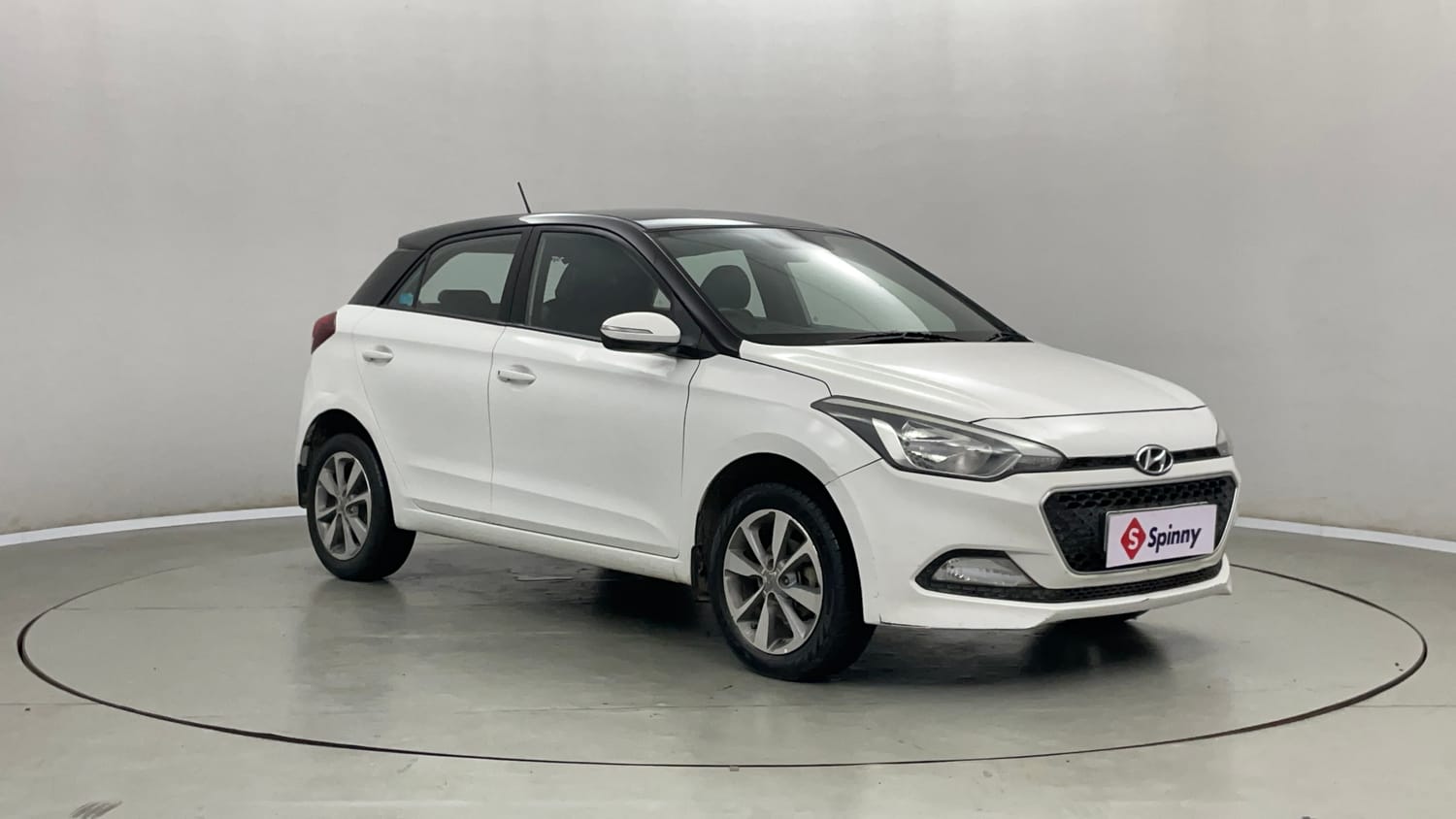 Used 2017 Hyundai Elite i20 Asta 1.2 Dual Tone Petrol Manual exterior RIGHT FRONT CORNER VIEW