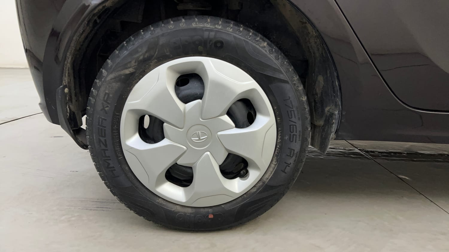Used 2024 Tata Tiago EV XT Medium Range Electric Automatic tyres RIGHT REAR TYRE RIM VIEW