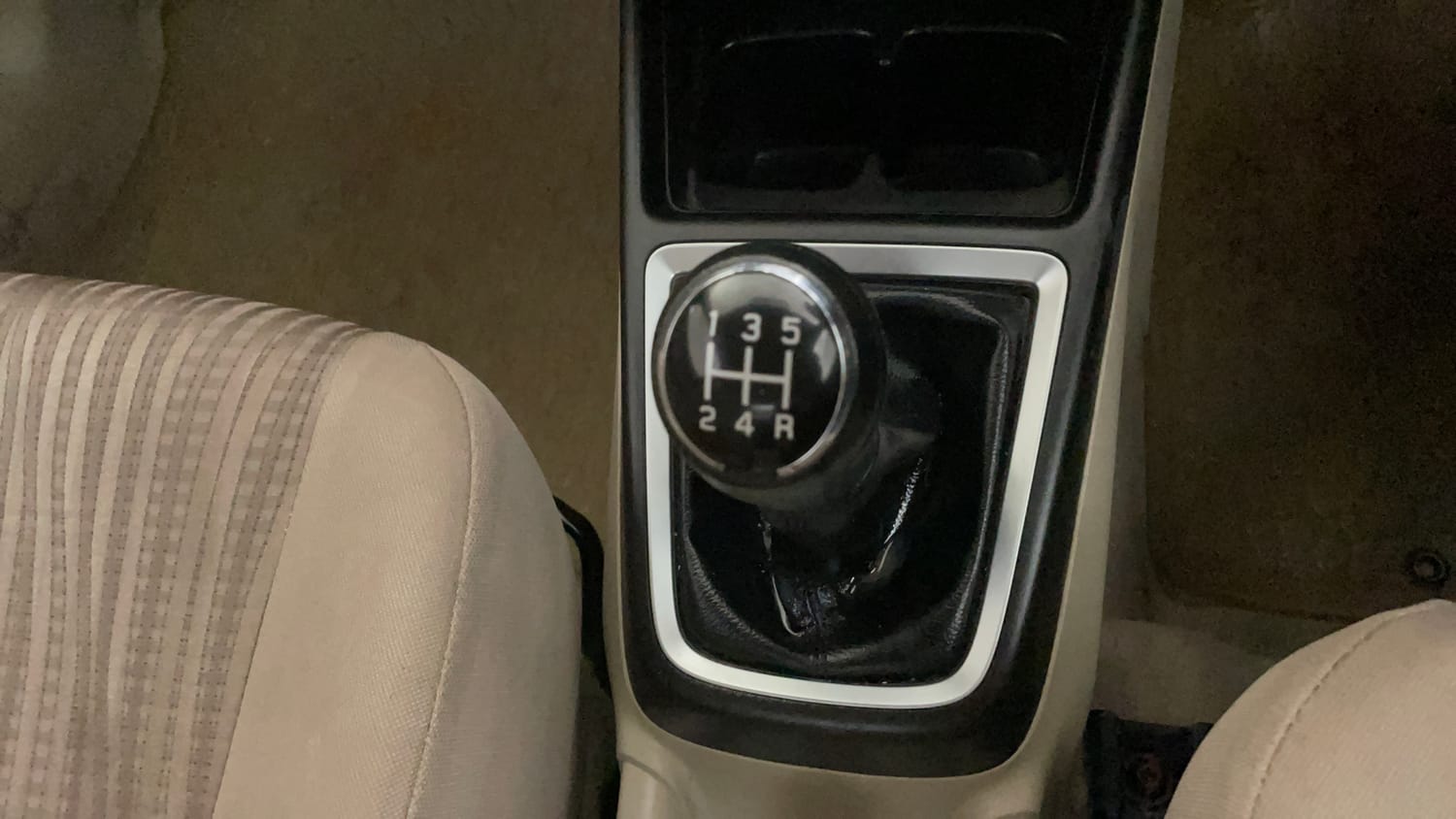 Used 2017 Maruti Suzuki Dzire ZXi Plus Petrol Manual interior GEAR  KNOB VIEW