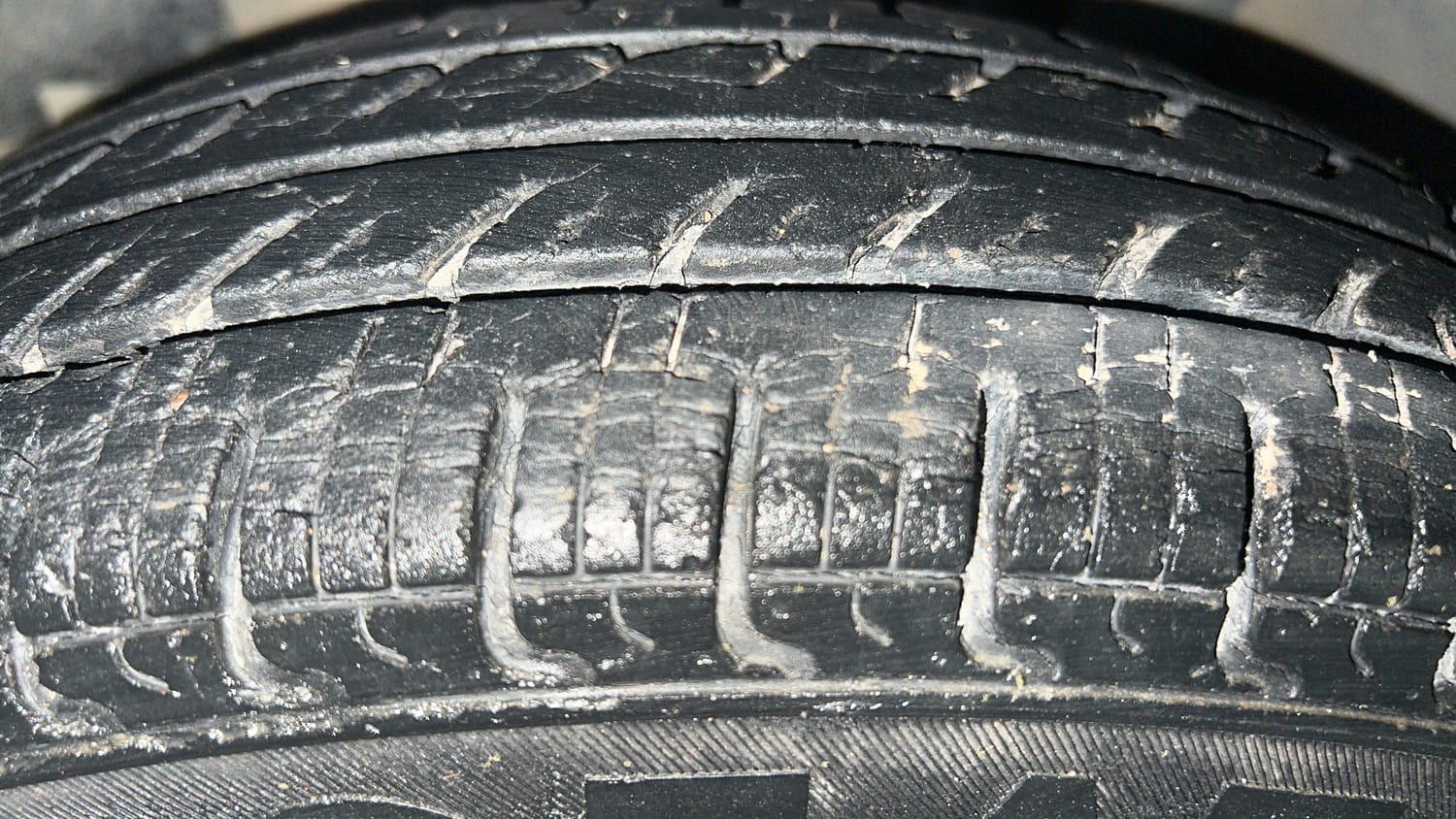 Used 2017 Renault Kwid 1.0 RXL Petrol Manual tyres LEFT FRONT TYRE TREAD VIEW