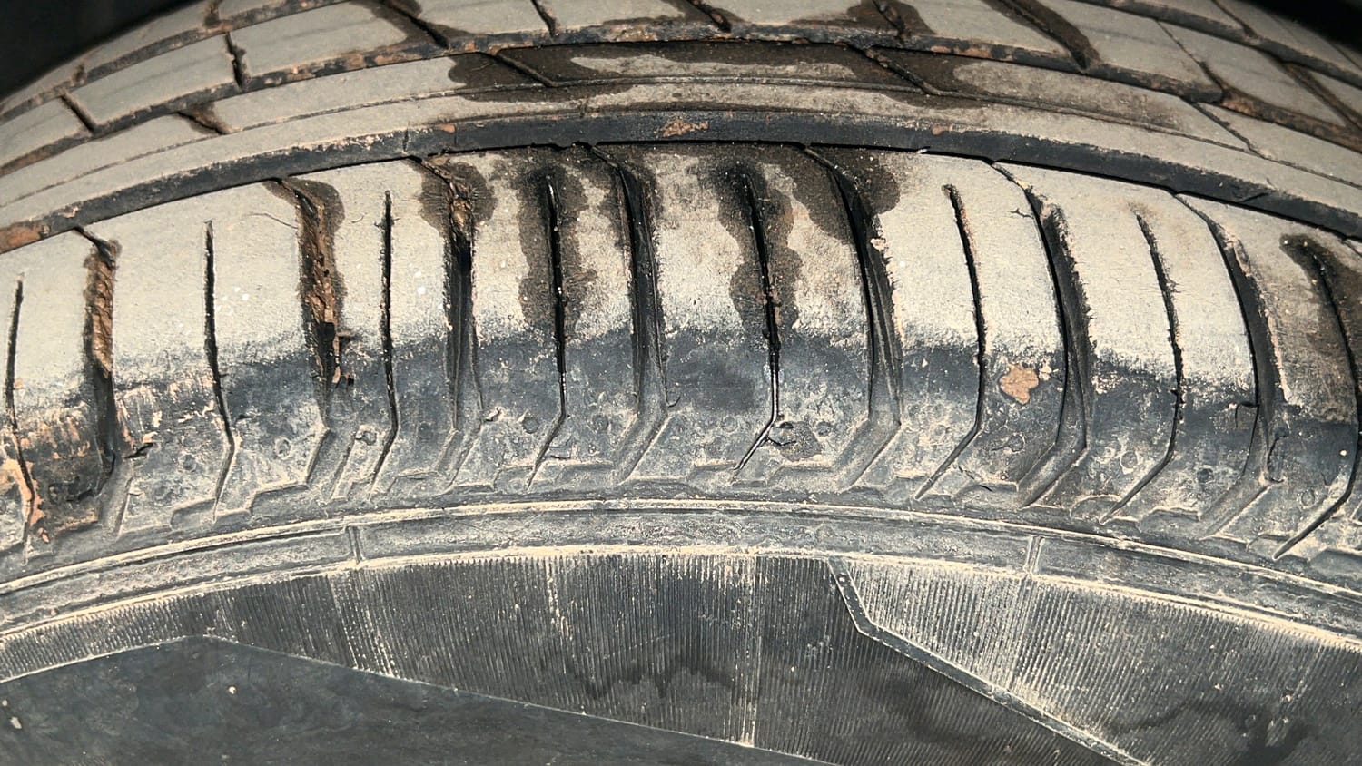 Used 2023 Tata Punch Accomplished MT Petrol Manual tyres RIGHT FRONT TYRE TREAD VIEW