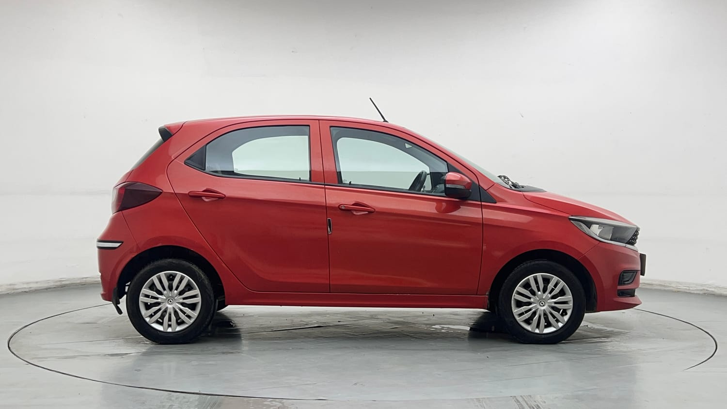 Used 2020 Tata Tiago XT Petrol Manual exterior RIGHT SIDE VIEW