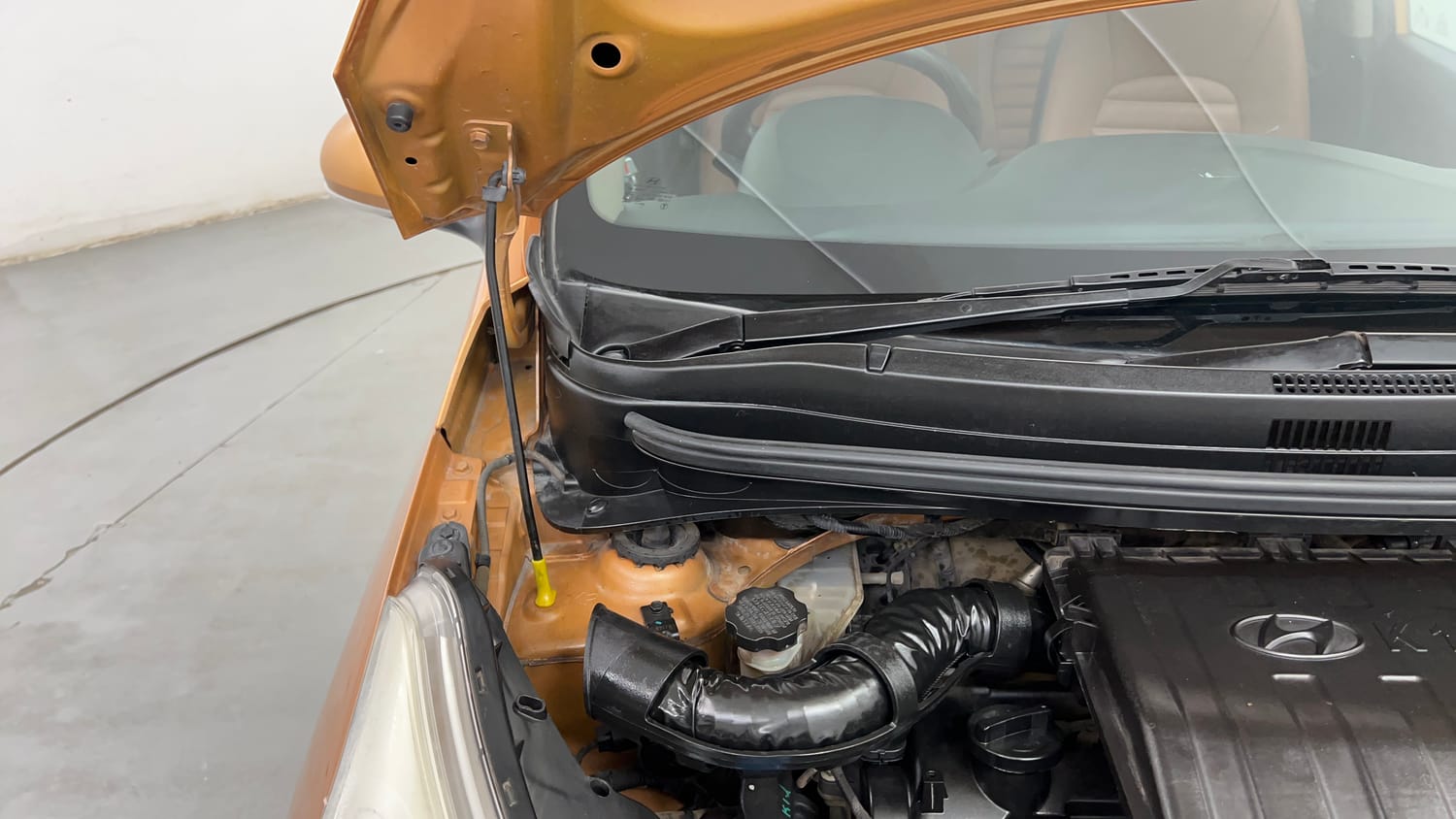 Used 2014 Hyundai Grand i10 Asta 1.2 Kappa VTVT (O) Petrol Manual engine ENGINE RIGHT SIDE HINGE & APRON VIEW