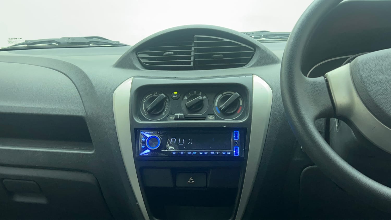 Used 2017 Maruti Suzuki Alto 800 VXi Petrol Manual top_features Integrated (in-dash) music system