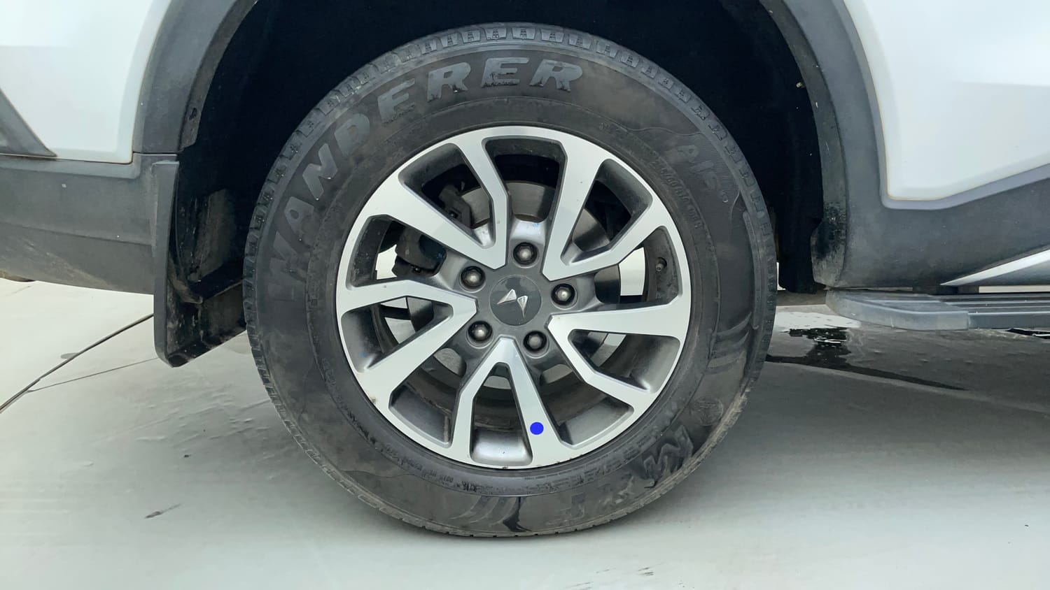 Used 2023 Mahindra Scorpio N Z8 L Petrol AT 7 STR Petrol Automatic tyres RIGHT REAR TYRE RIM VIEW