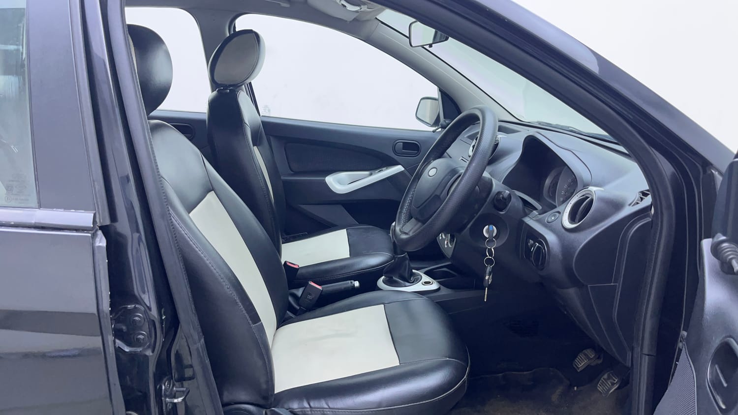 Used 2013 Ford Figo Duratec Petrol ZXI 1.2 Petrol Manual interior RIGHT SIDE FRONT DOOR CABIN VIEW