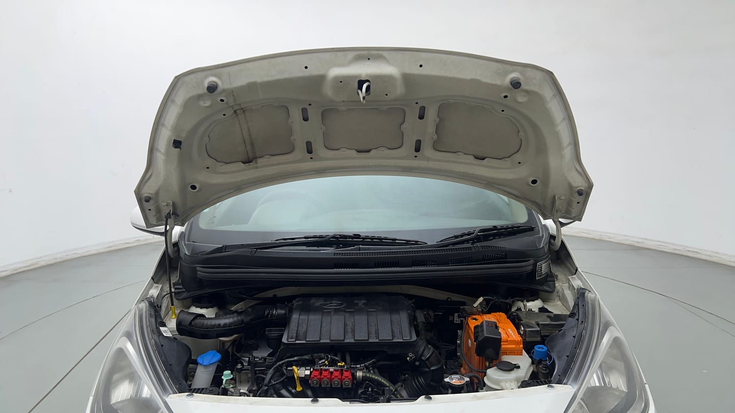 Used 2019 Hyundai Xcent S Petrol+cng(outside fitted) Cng Manual engine ENGINE & BONNET OPEN FRONT VIEW