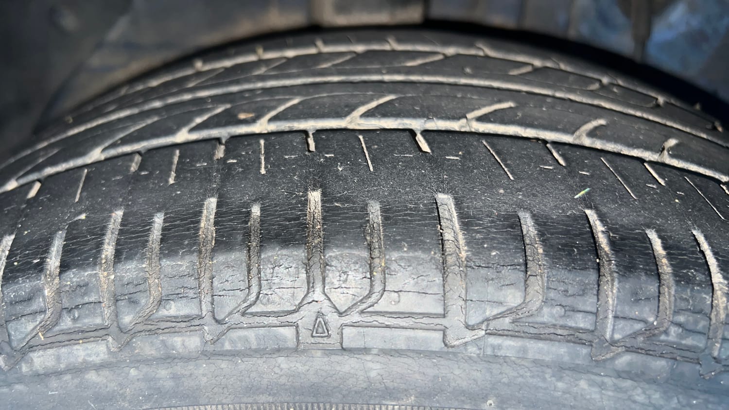 Used 2015 Hyundai Elite i20 Asta 1.4 CRDI Diesel Manual tyres RIGHT REAR TYRE TREAD VIEW