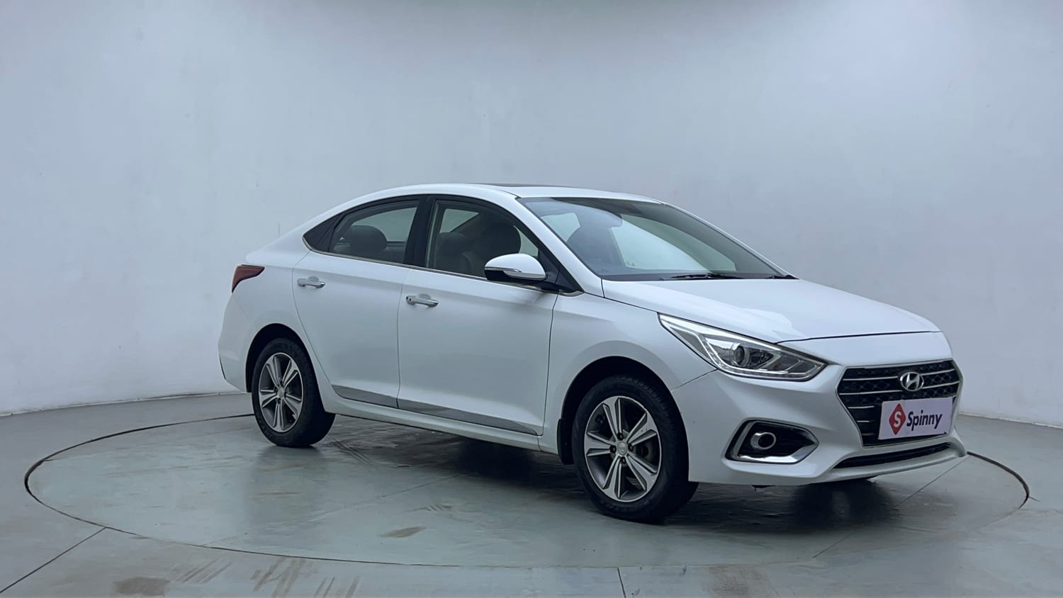 Used 2018 Hyundai Verna SX (O) 1.6 VTVT AT Petrol Automatic exterior RIGHT FRONT CORNER VIEW