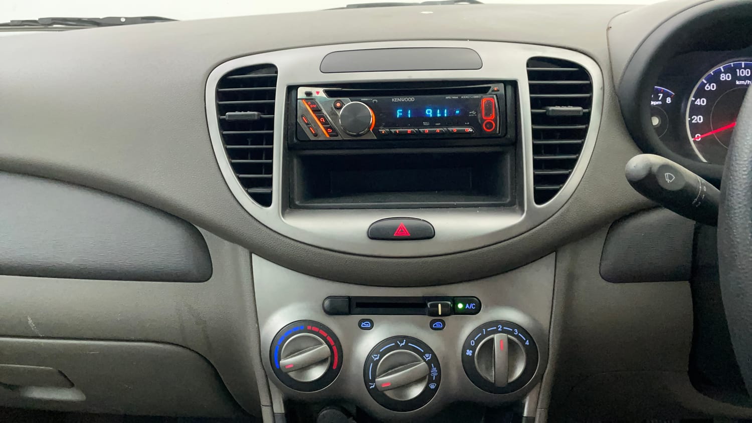 Used 2012 Hyundai i10 Era 1.1 iRDE2 Petrol Manual interior MUSIC SYSTEM & AC CONTROL VIEW