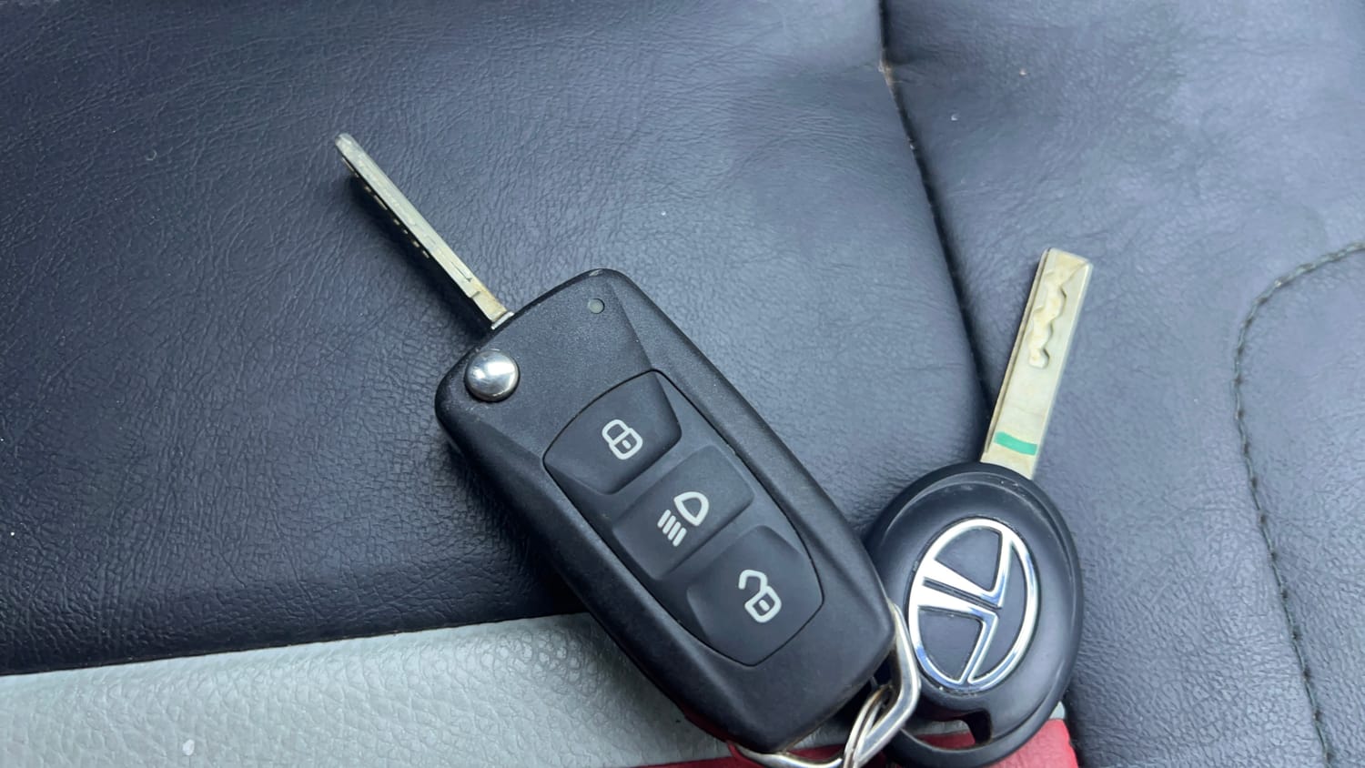 Used 2022 Tata Tiago XZ Plus Petrol Manual extra CAR KEY VIEW