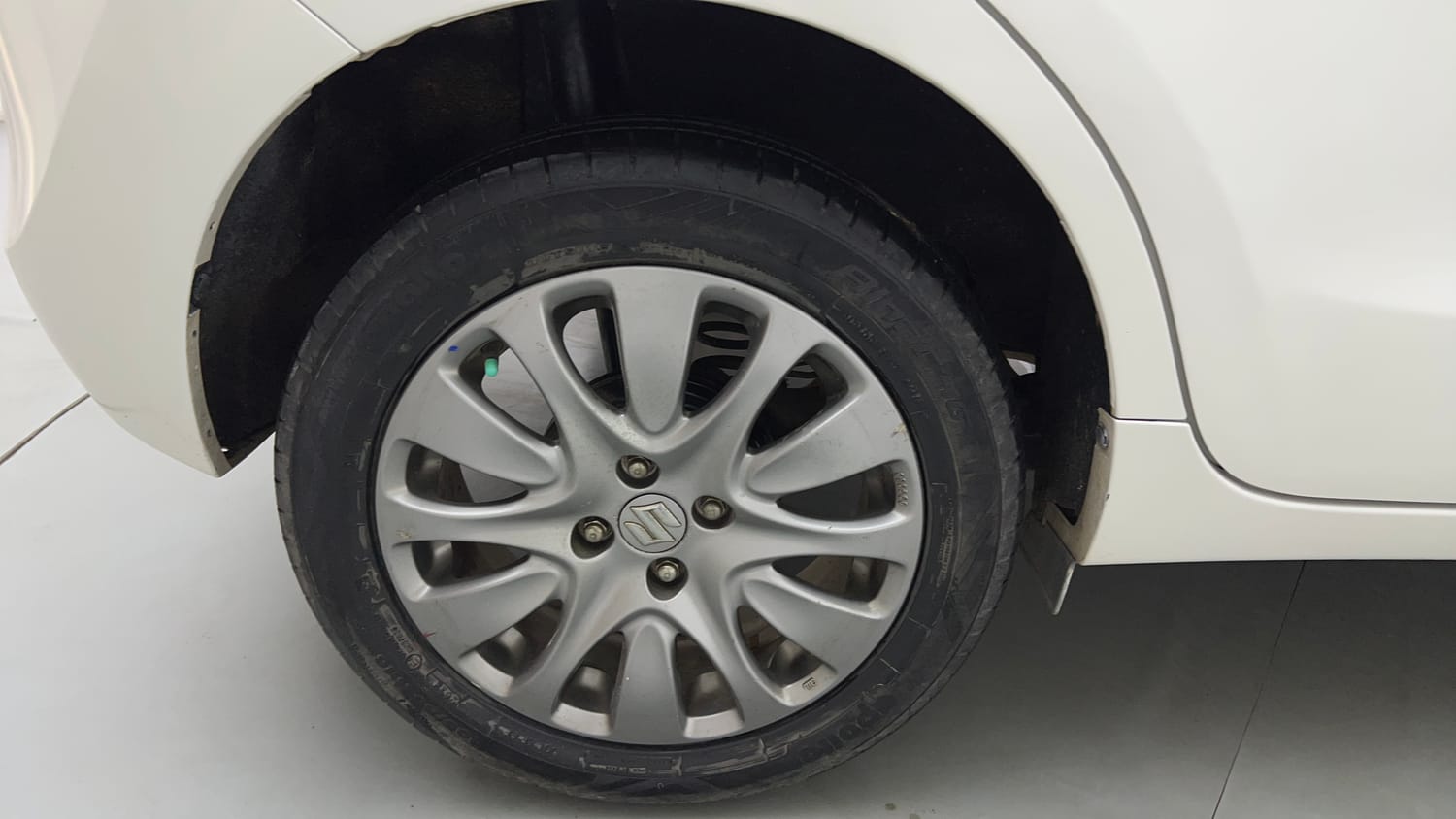 Used 2017 Maruti Suzuki Baleno Zeta 1.2 Petrol Manual tyres RIGHT REAR TYRE RIM VIEW