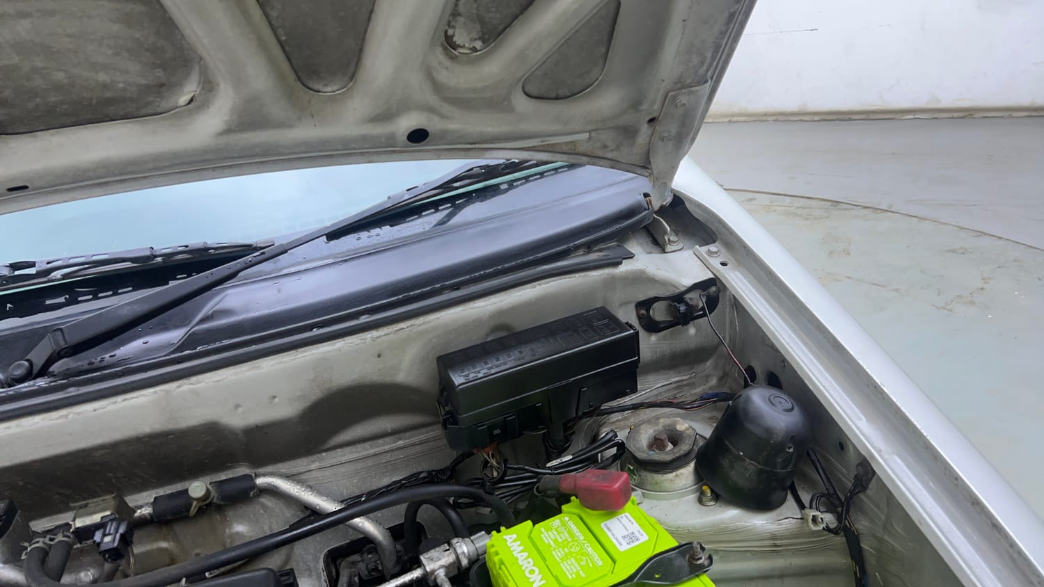 Used 2012 Maruti Suzuki Alto LXi BS-IV Petrol Manual engine ENGINE LEFT SIDE HINGE & APRON VIEW
