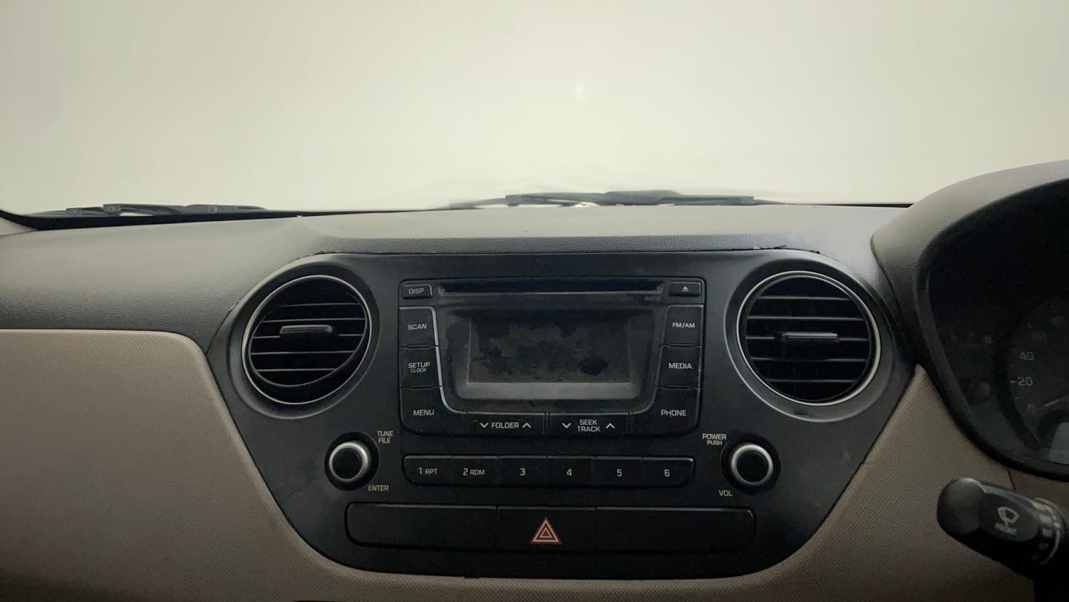 Used 2014 Hyundai Xcent S 1.2 (O) Petrol Manual top_features Integrated (in-dash) music system