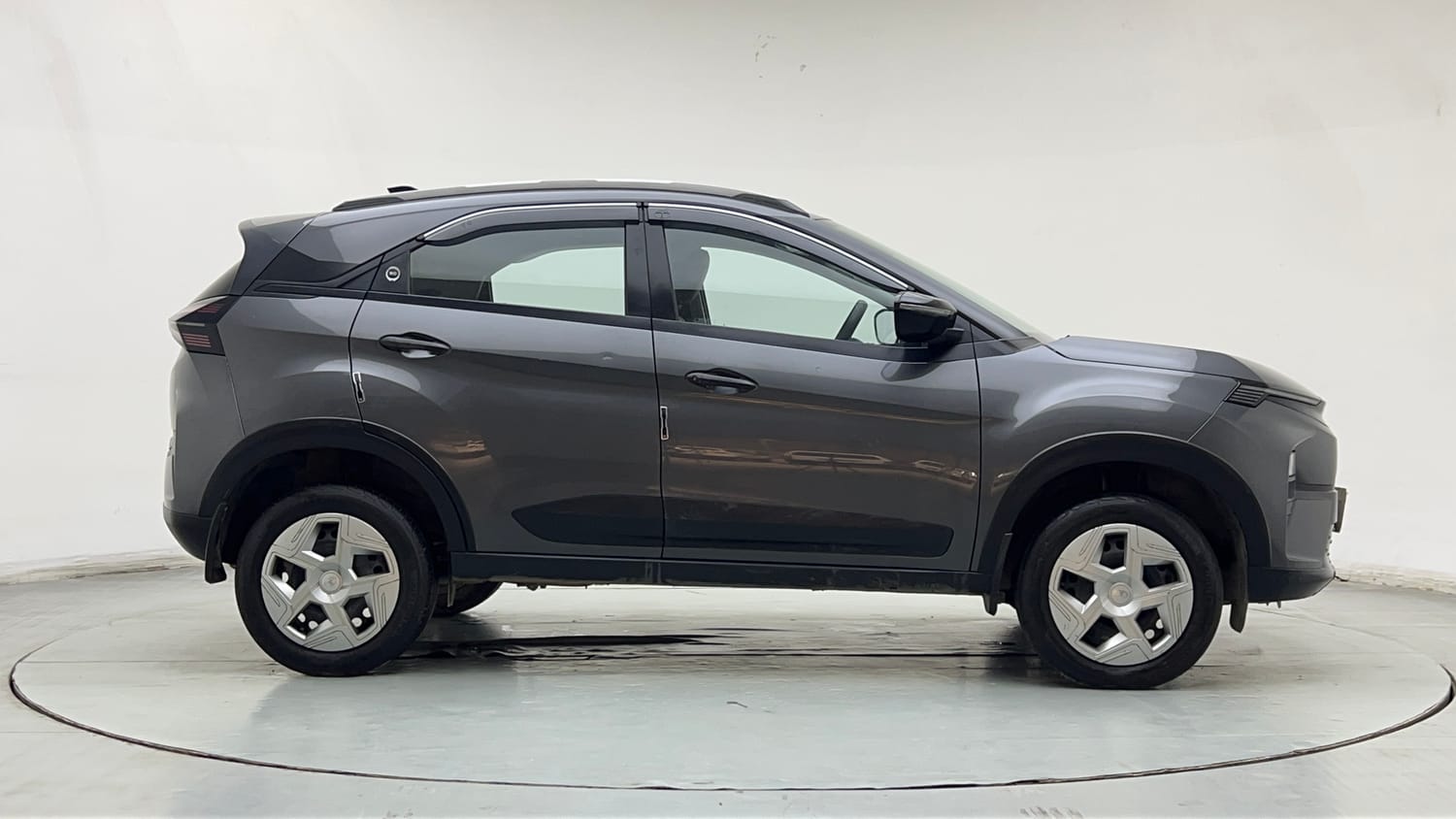 Used 2024 Tata Nexon Pure 1.2 Revotron Petrol 6MT Petrol Manual exterior RIGHT SIDE VIEW