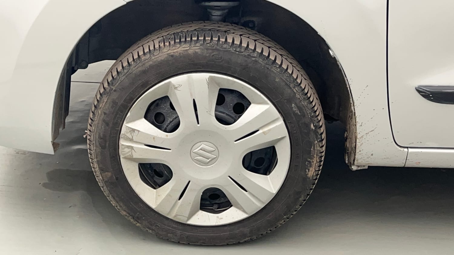 Used 2017 Maruti Suzuki Wagon R VXI Petrol Manual tyres LEFT FRONT TYRE RIM VIEW